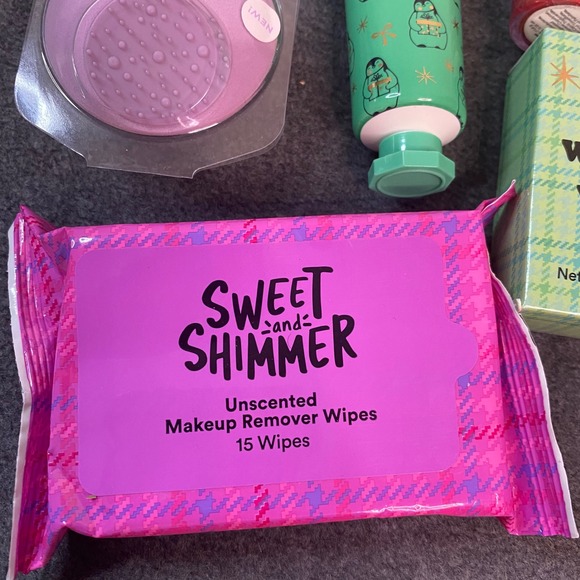 Sweet & Shimmer Beauty Set: Hand Cream, Lip Gloss, Bath Fizzer, Wipes Sponge New - Picture 4 of 5